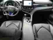 2021 Toyota Camry SE z VIN 4T1S11AK1MU439696, wystawiony jako Copart lot #51130945 z przebiegiem 74 525 mil mil oraz Szkoda całkowita • Salvage title. Historia ofert i sprzedaży dostępna na DreamBid. Obrazek 8.