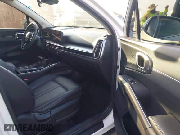 2024 Kia Sorento S с VIN 5XYRL4JC3RG280695, выставлен на аукционе IAAI как лот 43250433 с пробегом 21 974 миль миль и . История ставок и продаж доступна на DreamBid. Изображение 5.