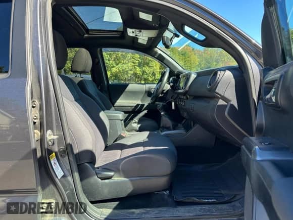 2017 Toyota Tacoma SR5 with VIN 5TFCZ5AN0HX083989, listed as a Copart auction lot 85334725 with 208,166 mi miles and Clean title. Bid and sale history available at DreamBid. Image 8.
