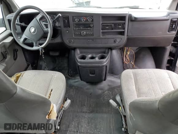 2008 Chevrolet Express Cargo z VIN 1GCFG154981206947, wystawiony jako Copart lot #46533115 z przebiegiem 283 730 mil mil oraz Czysty tytuł • Clean title. Historia ofert i sprzedaży dostępna na DreamBid. Obrazek 8.