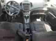 2015 Chevrolet Sonic LT z VIN 1G1JC5SB6F4126932, wystawiony jako Copart lot #80633475 z przebiegiem 64 738 mil mil oraz Czysty tytuł • Clean title. Historia ofert i sprzedaży dostępna na DreamBid. Obrazek 8.
