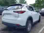 2023 Mazda CX-5 S Carbon Edition z VIN JM3KFBCMXP0211676, wystawiony jako IAAI lot #42642351 z przebiegiem 13 447 mil mil oraz . Historia ofert i sprzedaży dostępna na DreamBid. Obrazek 4.
