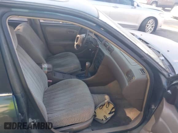 1997 Toyota Camry LE z VIN JT2BF22K1V0022364, wystawiony jako IAAI lot #42900943 z przebiegiem 283 129 mil mil oraz . Historia ofert i sprzedaży dostępna na DreamBid. Obrazek 5.