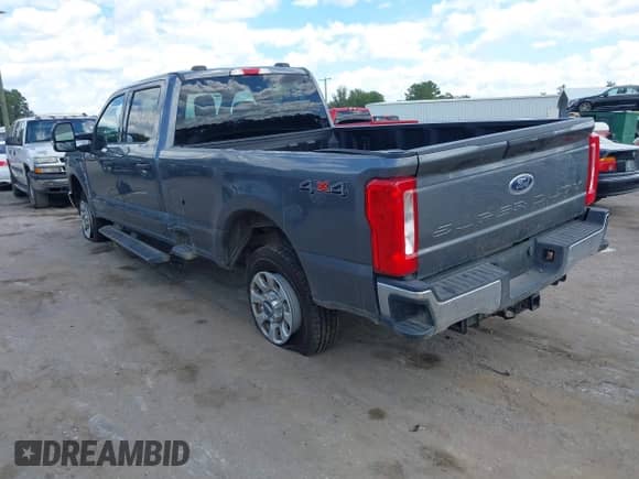 2024 Ford F-250 XL z VIN 1FT7W2BT9RED94775, wystawiony jako IAAI lot #43105364 z przebiegiem 24 412 mil mil oraz . Historia ofert i sprzedaży dostępna na DreamBid. Obrazek 3.