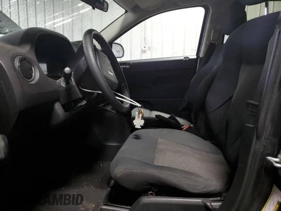 2010 Jeep Compass Sport z VIN 1J4NT1FB3AD647153, wystawiony jako Copart lot #61261595 z przebiegiem Nie podano mil oraz Nie do naprawy • Non repairable. Historia ofert i sprzedaży dostępna na DreamBid. Obrazek 7.