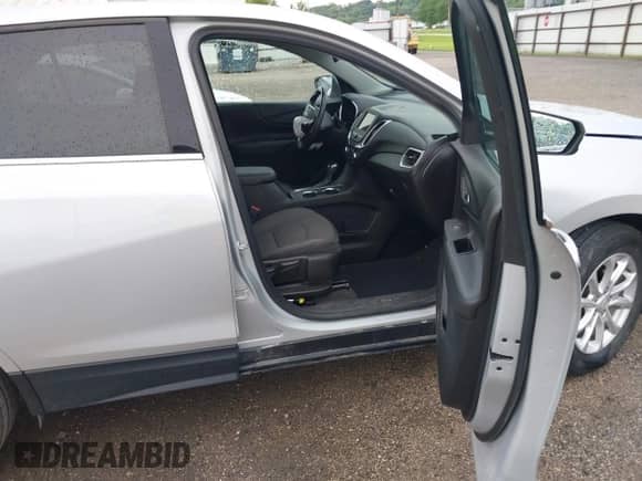 2019 Chevrolet Equinox LT с VIN 2GNAXKEV5K6111838, выставлен на аукционе IAAI как лот 42714147 с пробегом 92 931 миль миль и . История ставок и продаж доступна на DreamBid. Изображение 5.