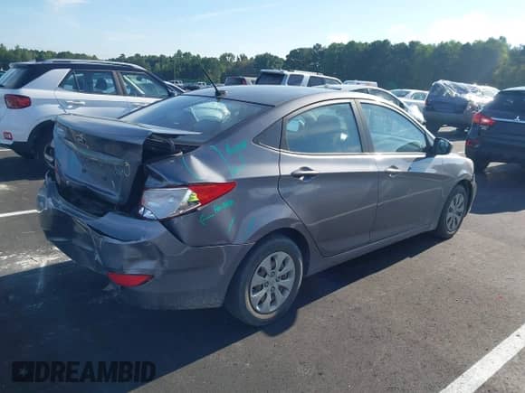 2016 Hyundai Accent SE z VIN KMHCT4AE8GU089451, wystawiony jako IAAI lot #43044031 z przebiegiem 217 363 mil mil oraz . Historia ofert i sprzedaży dostępna na DreamBid. Obrazek 4.