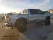 2019 Ram 1500 Tradesman z VIN 1C6RREGT1KN590345, wystawiony jako Copart lot #49413505 z przebiegiem 128 091 mil mil oraz Szkoda całkowita • Salvage title. Historia ofert i sprzedaży dostępna na DreamBid. Obrazek 3.