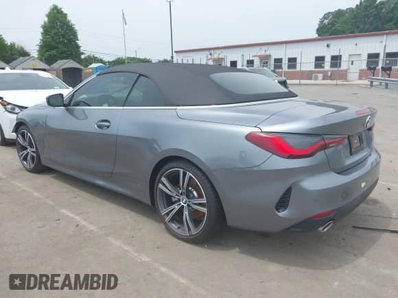 2022 BMW 4 Series 430i z VIN WBA23AT09NCJ64044, wystawiony jako IAAI lot #42287407 z przebiegiem Nie podano mil oraz . Historia ofert i sprzedaży dostępna na DreamBid. Obrazek 3.