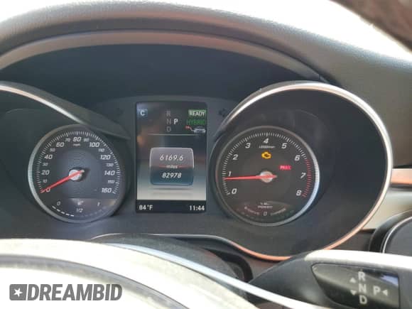 2017 Mercedes-Benz C 350e с VIN 55SWF4HB9HU233747, выставлен на аукционе Copart как лот 71305354 с пробегом 82 978 миль миль и Списание • Salvage title. История ставок и продаж доступна на DreamBid. Изображение 9.