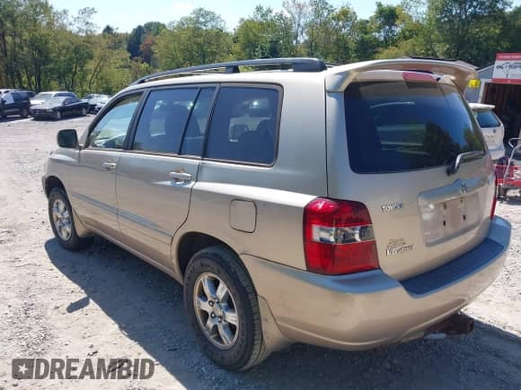 2004 Toyota Highlander with VIN JTEEP21AX40038633, listed as a IAAI auction lot 43221043 with 191,709 mi miles and . Bid and sale history available at DreamBid. Image 3.