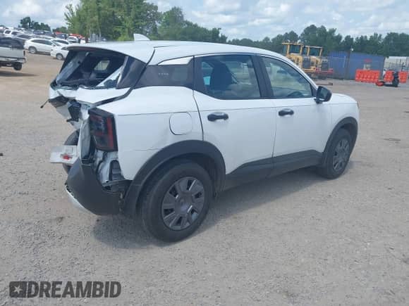 2025 Nissan Kicks S with VIN 3N8AP6BA0SL305209, listed as a IAAI auction lot 42618954 with 45,618 mi miles and . Bid and sale history available at DreamBid. Image 4.
