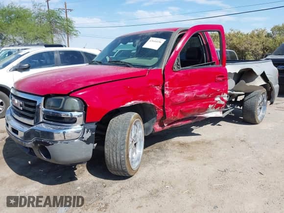 2005 GMC Sierra 1500 Work Truck z VIN 1GTEC14XX5Z187194, wystawiony jako IAAI lot #42644156 z przebiegiem 213 308 mil mil oraz . Historia ofert i sprzedaży dostępna na DreamBid. Obrazek 2.