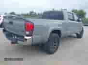 2021 Toyota Tacoma SR5 z VIN 3TMDZ5BN7MM106221, wystawiony jako IAAI lot #42827931 z przebiegiem 71 851 mil mil oraz . Historia ofert i sprzedaży dostępna na DreamBid. Obrazek 4.