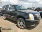 2012 Cadillac Escalade Luxury z VIN 1GYS4BEF4CR130346, wystawiony jako Copart lot #64754905 z przebiegiem 210 226 mil mil oraz Szkoda całkowita • Salvage title. Historia ofert i sprzedaży dostępna na DreamBid. Obrazek 4.
