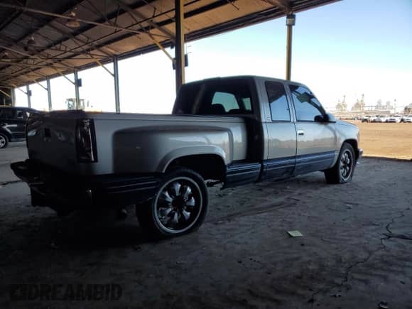 1998 GMC Sierra 1500 с VIN 2GTEC19R2W1558384, выставлен на аукционе Copart как лот 84510914 с пробегом 140 032 миль миль и Списание • Salvage title. История ставок и продаж доступна на DreamBid. Изображение 3.