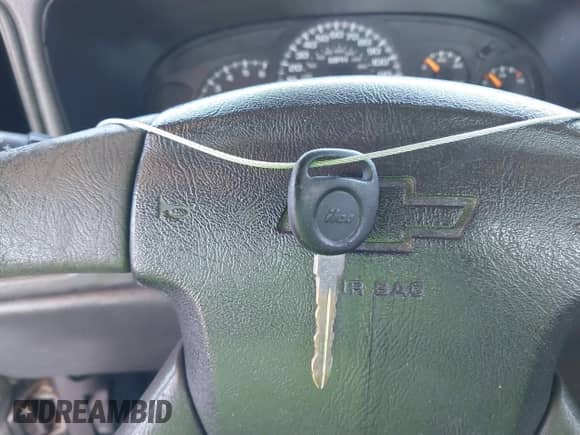 2004 Chevrolet Silverado 1500 Z71 z VIN 1GCEK19V04E259987, wystawiony jako IAAI lot #43499396 z przebiegiem 172 435 mil mil oraz . Historia ofert i sprzedaży dostępna na DreamBid. Obrazek 11.
