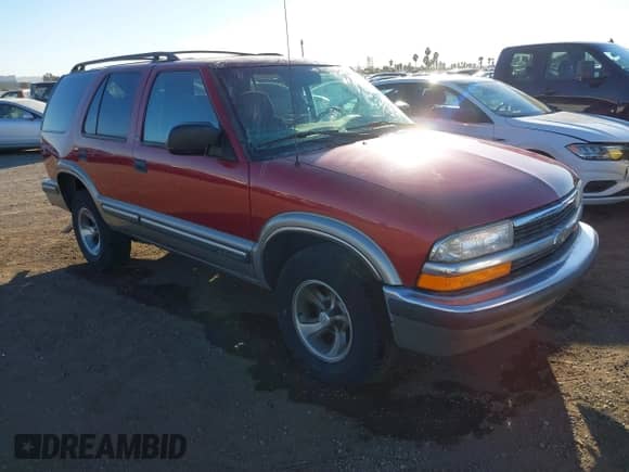 1999 Chevrolet Blazer LT with VIN 1GNCS13WXX2197052, listed as a IAAI auction lot 40851811 with 140,060 mi miles and . Bid and sale history available at DreamBid. Image 1.