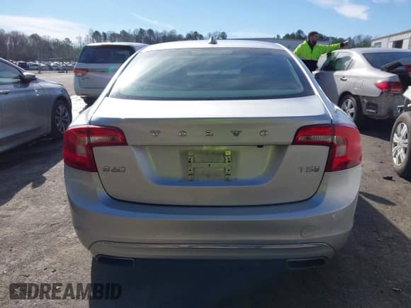 2018 Volvo S60 Inscription с VIN LYV402HK1JB177583, выставлен на аукционе IAAI как лот 41581460 с пробегом 78 995 миль миль и . История ставок и продаж доступна на DreamBid. Изображение 16.