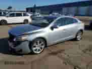 2013 Volvo S60 T6 R-Design Platinum с VIN YV1902FH4D2177249, выставлен на аукционе Copart как лот 71166385 с пробегом 149 002 миль миль и Чистый • Clean title. История ставок и продаж доступна на DreamBid. Изображение 1.