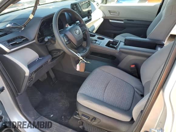 2023 Toyota Sienna LE z VIN 5TDKSKFC4PS077574, wystawiony jako Copart lot #53733535 z przebiegiem 16 612 mil mil oraz Szkoda całkowita • Salvage title. Historia ofert i sprzedaży dostępna na DreamBid. Obrazek 7.