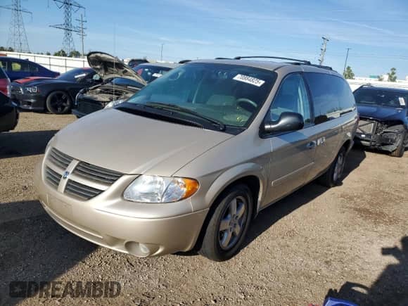 2007 Dodge Grand Caravan SXT with VIN 2D4GP44L87R218826, listed as a Copart auction lot 70884825 with 105,680 mi miles and Salvage title. Bid and sale history available at DreamBid. Image 1.