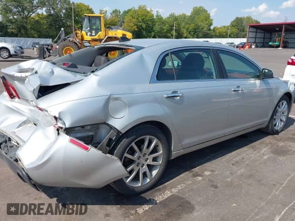 2012 Chevrolet Malibu LTZ z VIN 1G1ZG5E77CF182005, wystawiony jako IAAI lot #43173658 z przebiegiem 188 124 mil mil oraz . Historia ofert i sprzedaży dostępna na DreamBid. Obrazek 4.