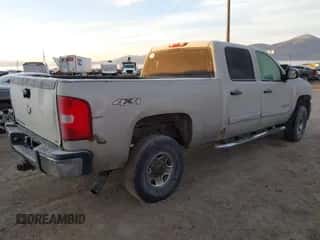 2007 Chevrolet Silverado 2500HD 1LT z VIN 1GCHK23K17F513450, wystawiony jako IAAI lot #43547332 z przebiegiem 721 658 mil mil oraz . Historia ofert i sprzedaży dostępna na DreamBid. Obrazek 4.