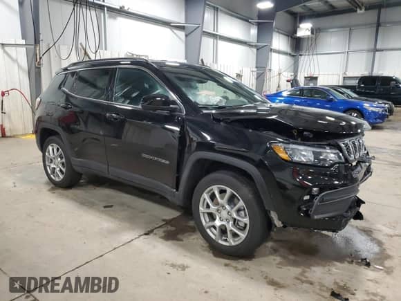 2024 Jeep Compass Latitude Lux с VIN 3C4NJDFN4RT169614, выставлен на аукционе Copart как лот 54626595 с пробегом 2 461 миль миль и Списание • Salvage title. История ставок и продаж доступна на DreamBid. Изображение 4.