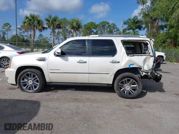 2012 Cadillac Escalade with VIN 1GYS4FEJ5CR193323, listed as a IAAI auction lot 41570937 with 178,659 mi miles and . Bid and sale history available at DreamBid. Image 15.