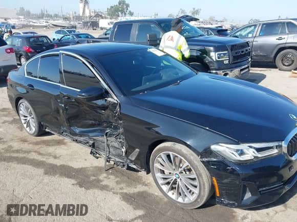 2021 BMW 5 Series 530i with VIN WBA53BH02MWX17304, listed as a IAAI auction lot 43012524 with 37,491 mi miles and . Bid and sale history available at DreamBid. Image 6.