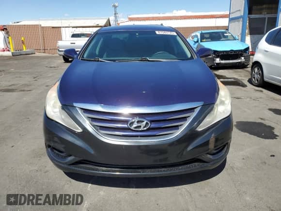 2014 Hyundai Sonata GLS z VIN 5NPEB4AC8EH814052, wystawiony jako Copart lot #81589745 z przebiegiem 166 394 mil mil oraz Czysty tytuł • Clean title. Historia ofert i sprzedaży dostępna na DreamBid. Obrazek 5.