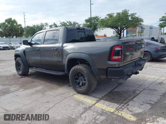 2021 Ram 1500 TRX z VIN 1C6SRFU98MN820577, wystawiony jako IAAI lot #42652005 z przebiegiem 43 429 mil mil oraz . Historia ofert i sprzedaży dostępna na DreamBid. Obrazek 3.