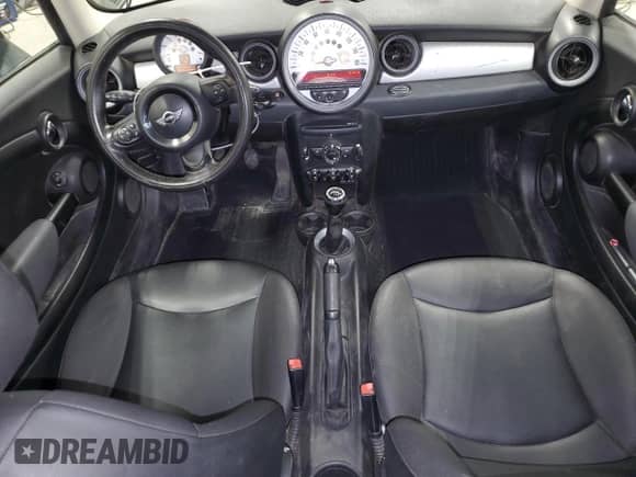 2011 MINI Hardtop with VIN WMWSU3C52BT184457, listed as a Copart auction lot 69720685 with 125,145 mi miles and Clean title. Bid and sale history available at DreamBid. Image 8.