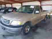 2000 Ford F-150 XL z VIN 1FTZX1724YNC08686, wystawiony jako IAAI lot #43482919 z przebiegiem 265 454 mil mil oraz . Historia ofert i sprzedaży dostępna na DreamBid. Obrazek 2.
