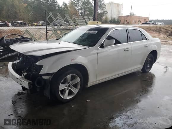 2011 Chrysler 300 с VIN 2C3CA4CG7BH526350, выставлен на аукционе Copart как лот 84031134 с пробегом 216 322 миль миль и Списание • Salvage title. История ставок и продаж доступна на DreamBid. Изображение 1.