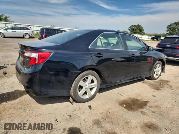 2013 Toyota Camry SE z VIN 4T1BF1FK2DU245768, wystawiony jako Copart lot #80662395 z przebiegiem 139 375 mil mil oraz Nie do naprawy • Non repairable. Historia ofert i sprzedaży dostępna na DreamBid. Obrazek 3.