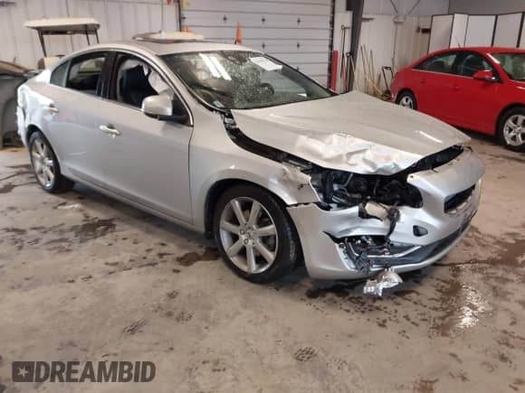 2016 Volvo S60 T5 Drive-E Premier z VIN YV126MFK7G2409287, wystawiony jako IAAI lot #42359026 z przebiegiem 51 495 mil mil oraz . Historia ofert i sprzedaży dostępna na DreamBid. Obrazek 1.