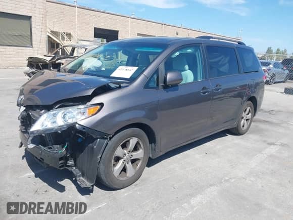 2013 Toyota Sienna LE AAS с VIN 5TDKK3DC0DS399195, выставлен на аукционе IAAI как лот 42378547 с пробегом 84 900 миль миль и . История ставок и продаж доступна на DreamBid. Изображение 18.