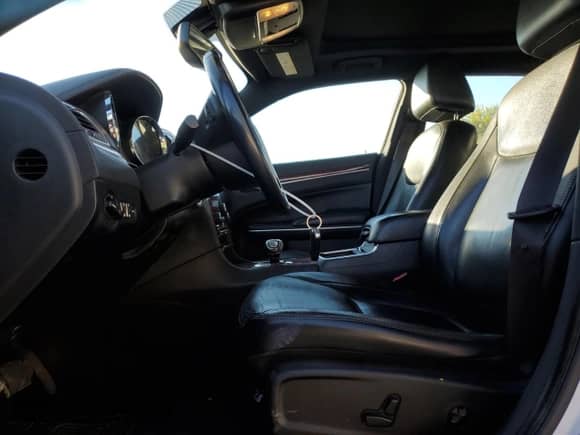 2012 Chrysler 300 Limited z VIN 2C3CCACGXCH307327, wystawiony jako Copart lot #82133095 z przebiegiem 226 977 mil mil oraz Szkoda całkowita • Salvage title. Historia ofert i sprzedaży dostępna na DreamBid. Obrazek 7.