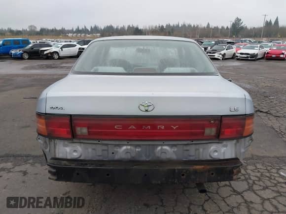 1994 Toyota Camry LE z VIN JT2SK12E2R0207688, wystawiony jako IAAI lot #41323827 z przebiegiem 162 680 mil mil oraz . Historia ofert i sprzedaży dostępna na DreamBid. Obrazek 16.