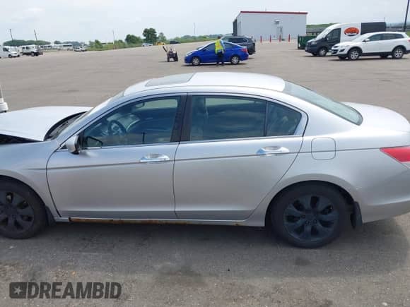 2010 Honda Accord EX с VIN 1HGCP3F73AA018844, выставлен на аукционе IAAI как лот 42441771 с пробегом 164 140 миль миль и . История ставок и продаж доступна на DreamBid. Изображение 14.