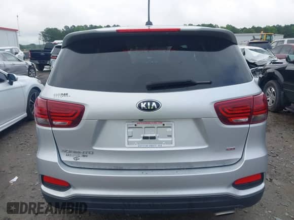 2019 Kia Sorento L z VIN 5XYPG4A30KG592930, wystawiony jako IAAI lot #42371726 z przebiegiem 61 178 mil mil oraz . Historia ofert i sprzedaży dostępna na DreamBid. Obrazek 17.