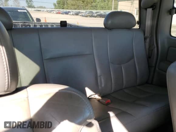 2003 Chevrolet Silverado 2500HD LT z VIN 1GCHK29U13E335712, wystawiony jako Copart lot #74421554 z przebiegiem Nie podano mil oraz Szkoda całkowita • Salvage title. Historia ofert i sprzedaży dostępna na DreamBid. Obrazek 10.