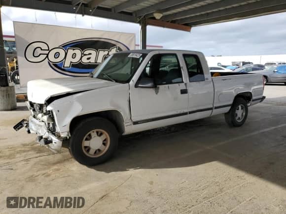 1996 GMC Sierra 1500 z VIN 2GTEC19R0T1563546, wystawiony jako Copart lot #55819425 z przebiegiem 176 900 mil mil oraz Szkoda całkowita • Salvage title. Historia ofert i sprzedaży dostępna na DreamBid. Obrazek 1.