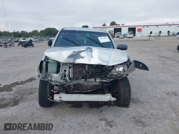 2005 Toyota Tacoma PreRunner z VIN 3TMJU62N95M006548, wystawiony jako IAAI lot #43574482 z przebiegiem 135 666 mil mil oraz . Historia ofert i sprzedaży dostępna na DreamBid. Obrazek 12.