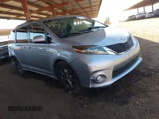 2016 Toyota Sienna SE with VIN 5TDXK3DC4GS726921, listed as a IAAI auction lot 42702860 with 87,970 mi miles and . Bid and sale history available at DreamBid. Image 1.