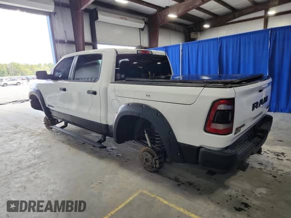 2020 Ram 1500 Rebel z VIN 1C6SRFLT4LN314434, wystawiony jako Copart lot #71672725 z przebiegiem 74 848 mil mil oraz Czysty tytuł • Clean title. Historia ofert i sprzedaży dostępna na DreamBid. Obrazek 2.