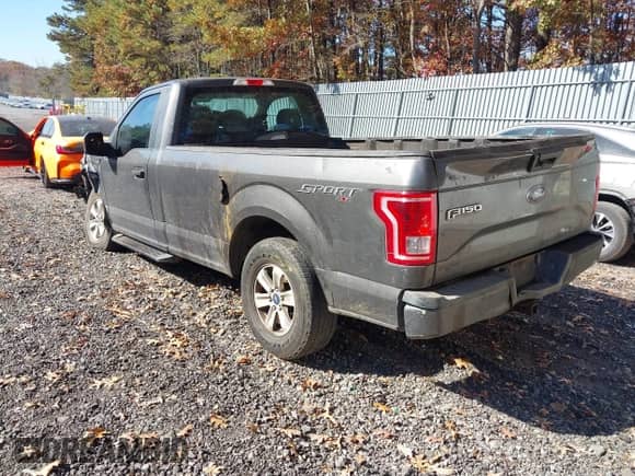 2017 Ford F-150 XL z VIN 1FTMF1E88HKC51000, wystawiony jako IAAI lot #40738846 z przebiegiem 216 822 mil mil oraz . Historia ofert i sprzedaży dostępna na DreamBid. Obrazek 3.