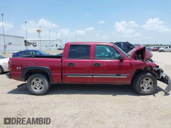 2005 Chevrolet Silverado 1500 Z71 с VIN 2GCEK13T551143145, выставлен на аукционе IAAI как лот 42439955 с пробегом Не указан миль и . История ставок и продаж доступна на DreamBid. Изображение 13.